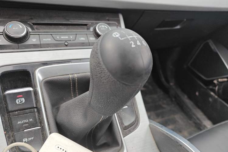 Used Geely Auto Emgrand X7 Sport 2016 2.0L Manual Smart Connect Version Gear Lever
