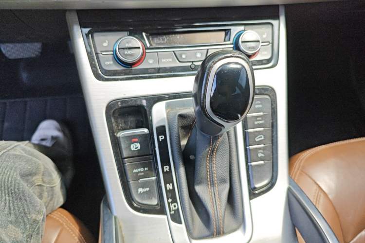 Used Geely Auto Emgrand X7 Sport 2016 1.8TD Automatic ZhiZun Version Gear Lever