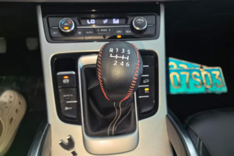 Used Geely Auto Emgrand X7 Sport 2016 2.0L Manual Smart Connect Version Gear Lever