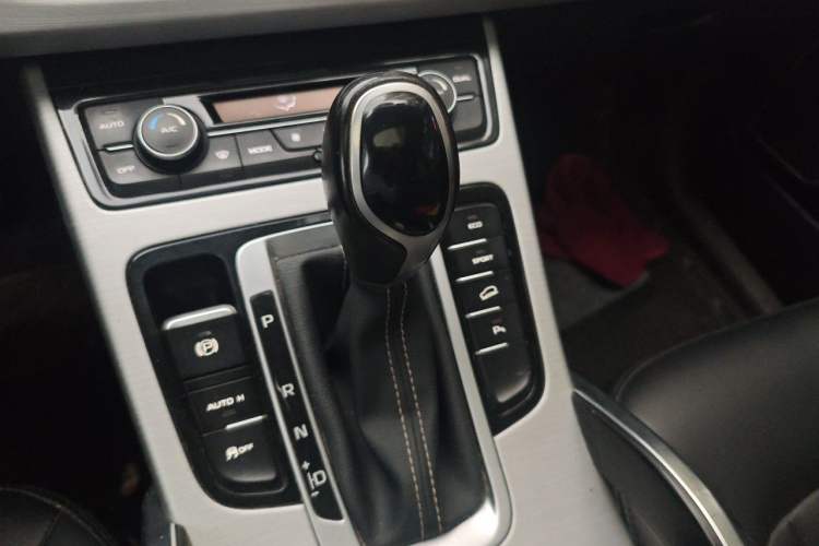Used Geely Auto Emgrand X7 Sport 2016 1.8TD Automatic Smart Connectivity Version Gear Lever