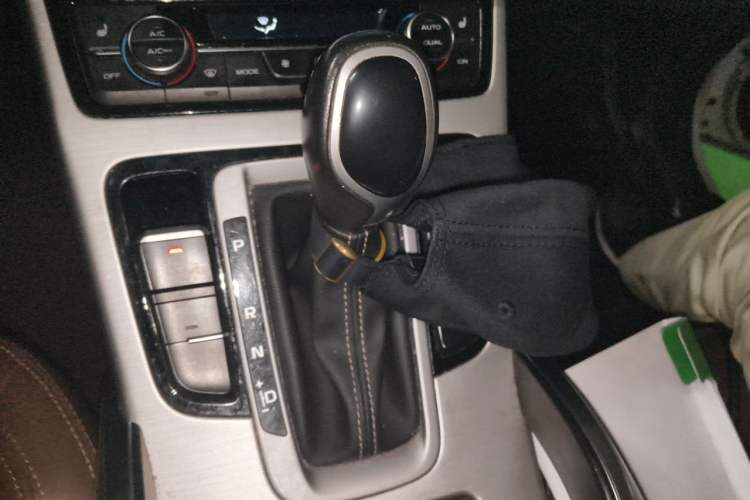 Used Geely Auto Emgrand X7 Sport 2016 1.8TD Automatic ZhiZun Version Gear Lever