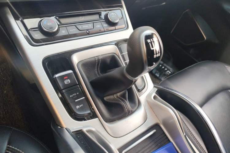 Used Geely Auto Emgrand X7 Sport 2016 2.0L Manual ZhiShang Version Gear Lever