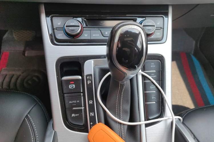 Used Geely Auto Emgrand X7 Sport 2016 1.8TD Automatic Smart Model Gear Lever