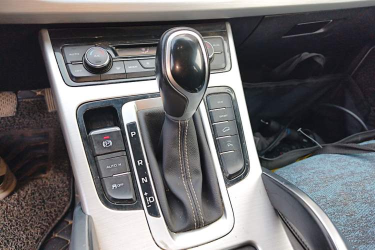 Used Geely Auto Emgrand X7 Sport 2016 1.8TD Automatic Smart Connectivity Version Gear Lever