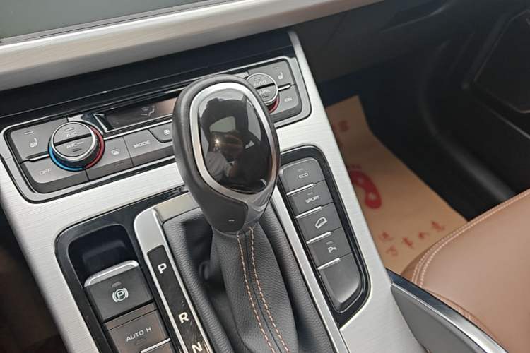 Used Geely Auto Emgrand X7 Sport 2016 1.8TD Automatic ZhiZun Version Gear Lever