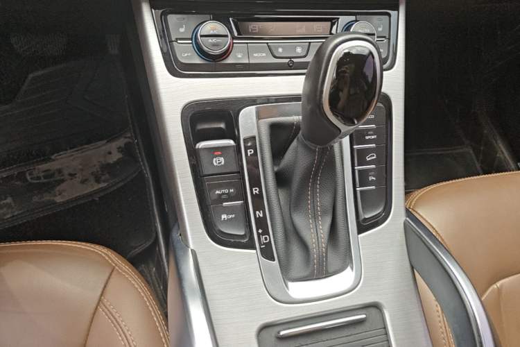 Used Geely Auto Emgrand X7 Sport 2016 1.8TD Automatic ZhiZun Version Gear Lever