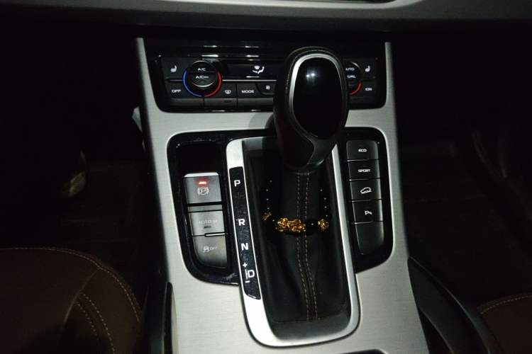 Used Geely Auto Emgrand X7 Sport 2016 1.8TD Automatic ZhiZun Version Gear Lever
