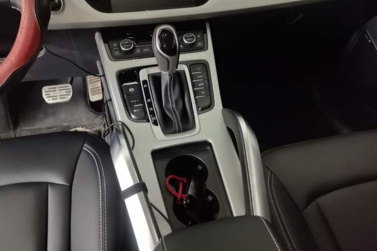 Used Geely Auto Emgrand X7 Sport 2016 1.8TD Automatic Smart Model Gear Lever