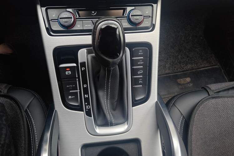 Used Geely Auto Emgrand X7 Sport 2016 1.8TD Automatic Smart Model Gear Lever