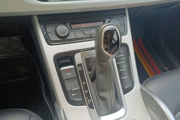 Used Geely Auto Emgrand X7 Sport 2016 1.8TD Automatic Smart Connectivity Version Gear Lever