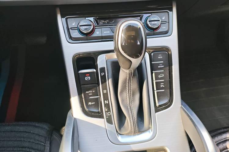 Used Geely Auto Emgrand X7 Sport 2016 1.8TD Automatic Smart Model Gear Lever