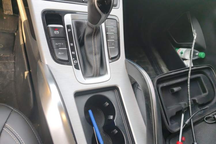 Used Geely Auto Emgrand X7 Sport 2016 1.8TD Automatic Smart Connectivity Version Gear Lever