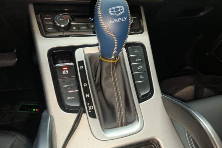 Used Geely Auto Emgrand X7 Sport 2016 1.8TD Automatic Smart Connectivity Version Gear Lever