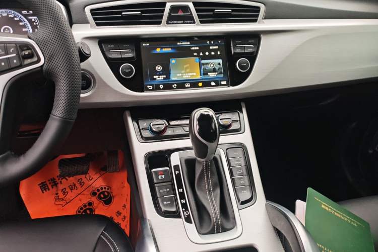 Used Geely Auto Emgrand X7 Sport 2016 1.8TD Automatic All-Wheel Drive Smart Version Gear Lever