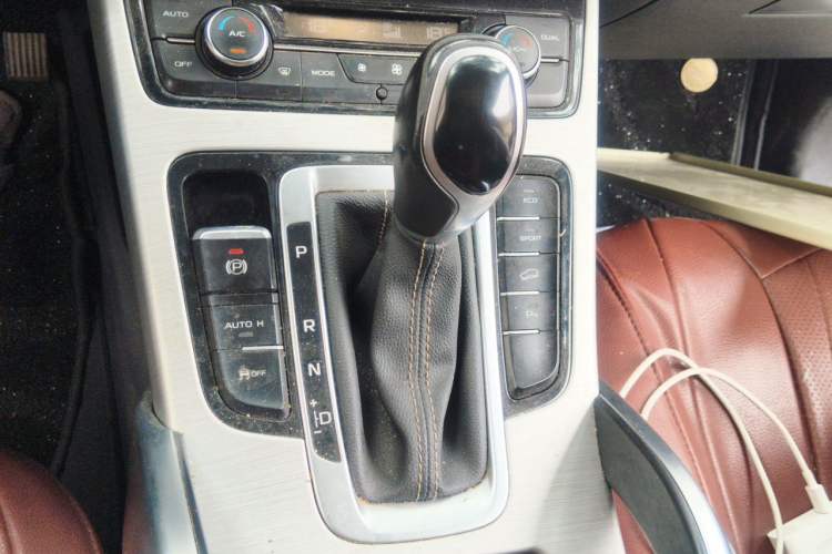 Used Geely Auto Emgrand X7 Sport 2016 1.8TD Automatic Smart Connectivity Version Gear Lever