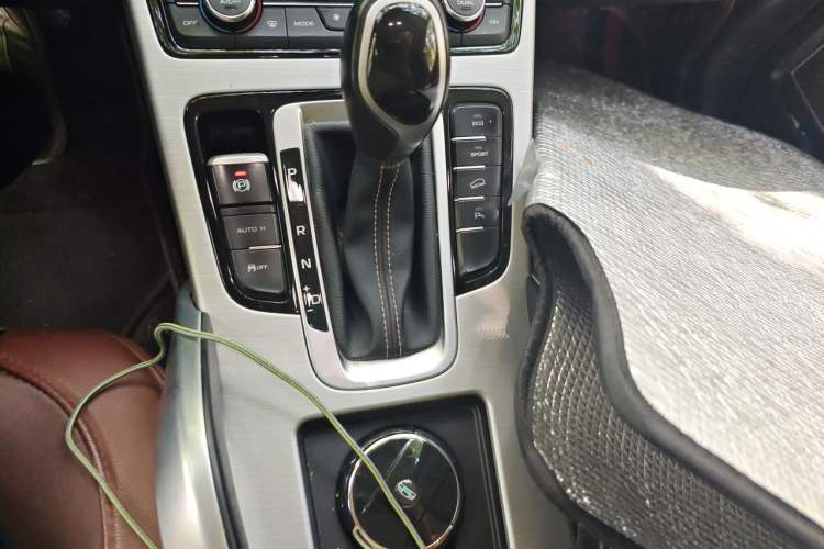 Used Geely Auto Emgrand X7 Sport 2016 1.8TD Automatic ZhiZun Version Gear Lever