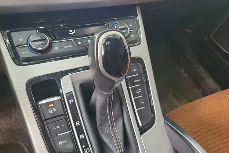 Used Geely Auto Emgrand X7 Sport 2016 1.8TD Automatic ZhiZun Version Gear Lever