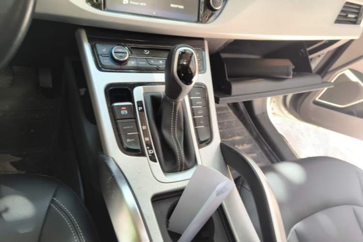 Used Geely Auto Emgrand X7 Sport 2016 1.8TD Automatic Smart Model Gear Lever