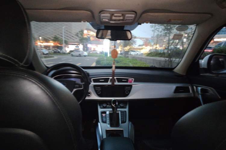 Used Geely Auto Emgrand X7 Sport 2016 1.8TD Automatic Smart Model Headliner