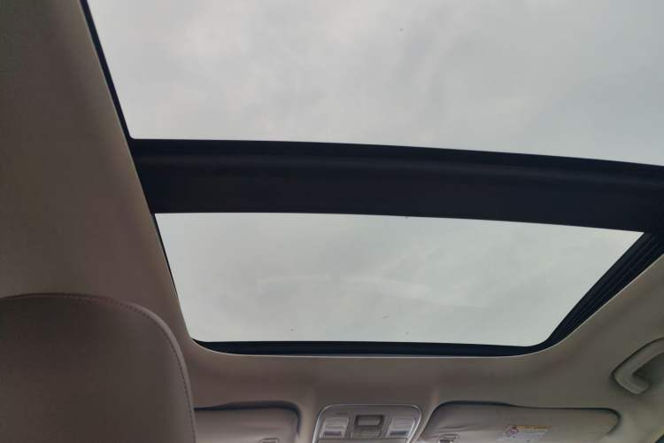 Used Geely Auto Emgrand X7 Sport 2016 1.8TD Automatic All-Wheel-Drive ZhiZun Edition Headliner