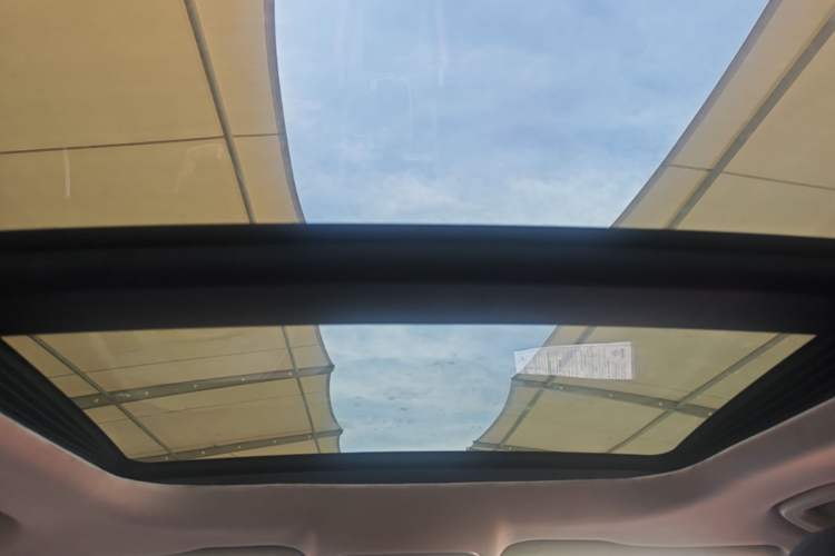 Used Geely Auto Emgrand X7 Sport 2016 1.8TD Automatic Smart Connectivity Version Headliner