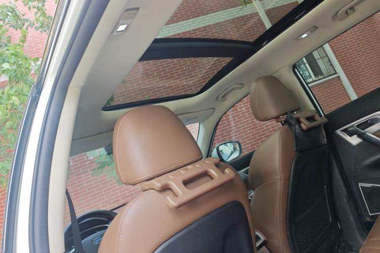 Used Geely Auto Emgrand X7 Sport 2016 1.8TD Automatic ZhiZun Version Headliner