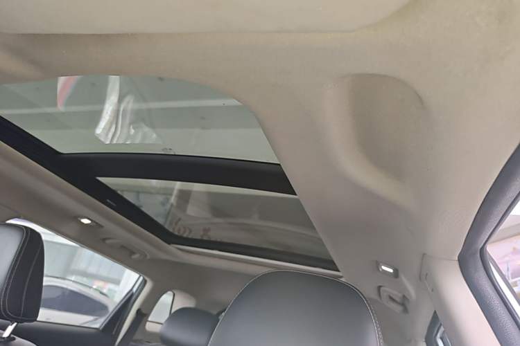 Used Geely Auto Emgrand X7 Sport 2016 1.8TD Automatic Smart Connectivity Version Headliner
