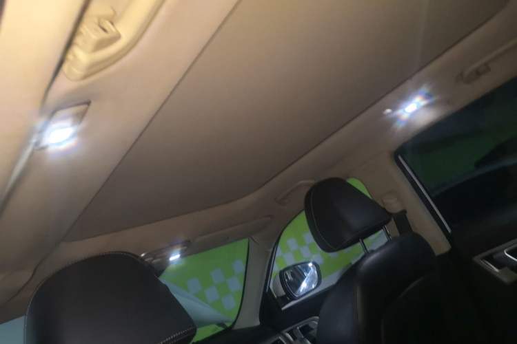 Used Geely Auto Emgrand X7 Sport 2016 2.0L Manual ZhiShang Version Headliner