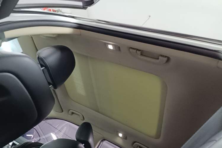Used Geely Auto Emgrand X7 Sport 2016 1.8TD Automatic Smart Model Headliner