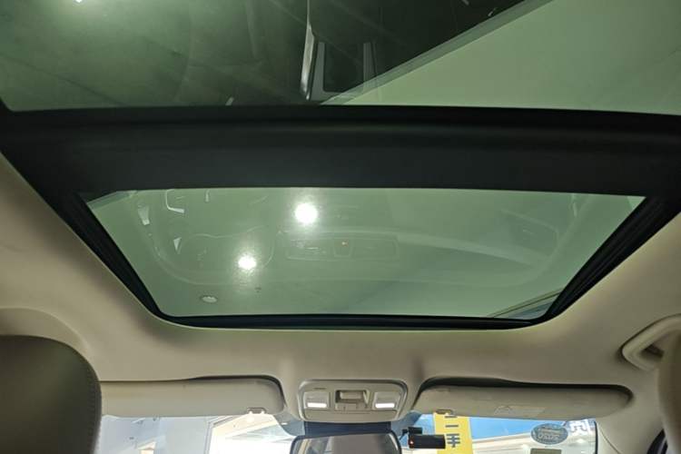 Used Geely Auto Emgrand X7 Sport 2016 1.8TD Automatic All-Wheel-Drive ZhiZun Edition Headliner