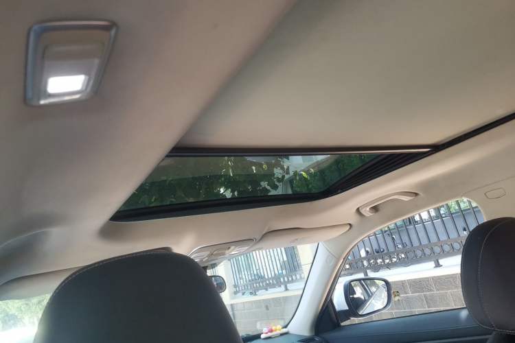 Used Geely Auto Emgrand X7 Sport 2016 1.8TD Automatic ZhiShang Model Headliner
