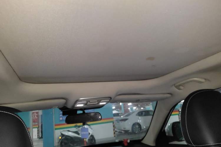 Used Geely Auto Emgrand X7 Sport 2016 1.8TD Automatic Smart Connectivity Version Headliner