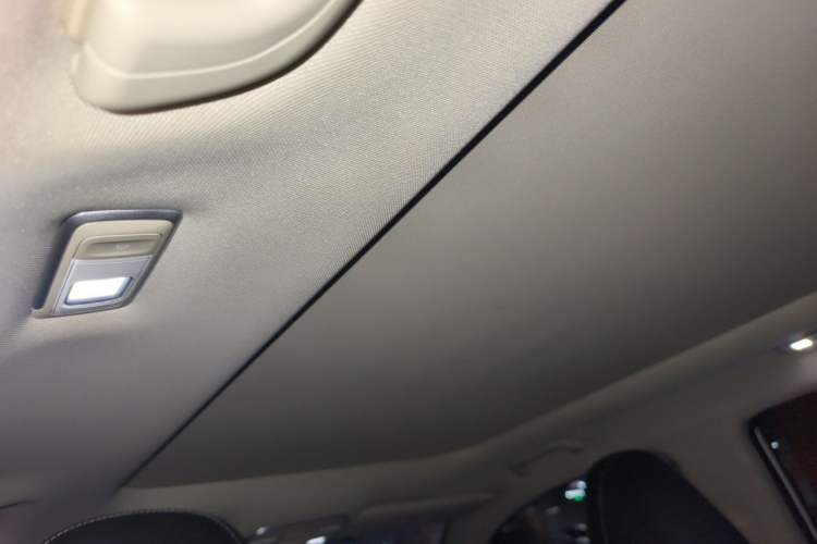 Used Geely Auto Emgrand X7 Sport 2016 2.0L Manual ZhiShang Version Headliner