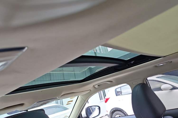 Used Geely Auto Emgrand X7 Sport 2016 2.0L Manual ZhiShang Version Headliner