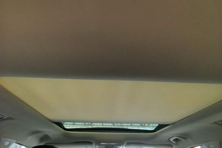 Used Geely Auto Emgrand X7 Sport 2016 2.0L Manual ZhiShang Version Headliner