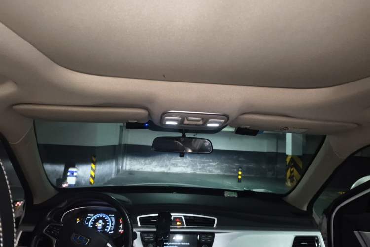 Used Geely Auto Emgrand X7 Sport 2016 1.8TD Automatic Smart Connectivity Version Headliner