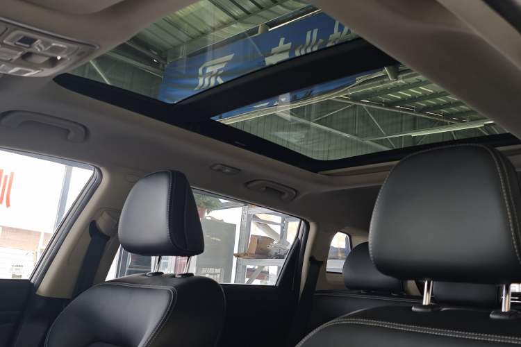 Used Geely Auto Emgrand X7 Sport 2016 1.8TD Automatic Smart Connectivity Version Headliner