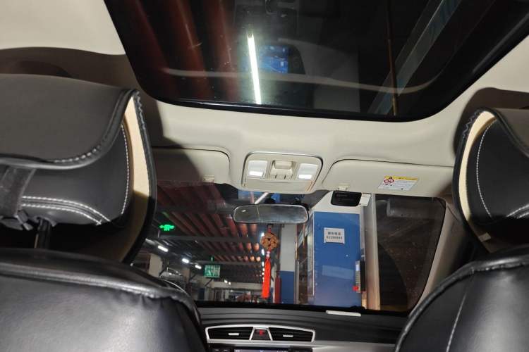 Used Geely Auto Emgrand X7 Sport 2016 1.8TD Automatic Smart Connectivity Version Headliner