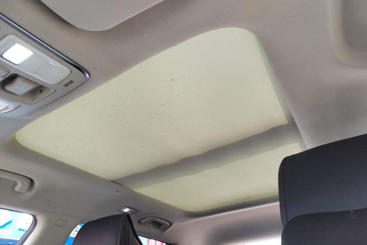 Used Geely Auto Emgrand X7 Sport 2016 2.0L Manual Smart Connect Version Headliner