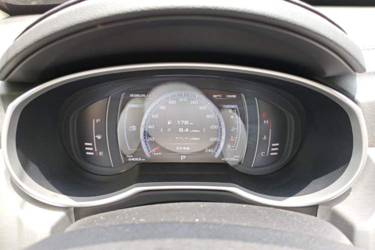 Used Geely Auto Emgrand X7 Sport 2016 1.8TD Automatic Smart Model Instrument Cluster
