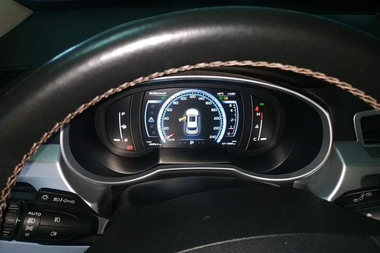 Used Geely Auto Emgrand X7 Sport 2016 1.8TD Automatic ZhiZun Version Instrument Cluster