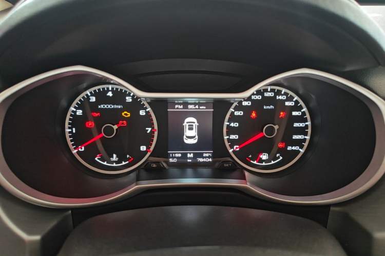 Used Geely Auto Emgrand X7 Sport 2016 2.0L Manual ZhiShang Version Instrument Cluster