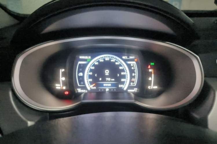Used Geely Auto Emgrand X7 Sport 2016 1.8TD Automatic All-Wheel-Drive ZhiZun Edition Instrument Cluster