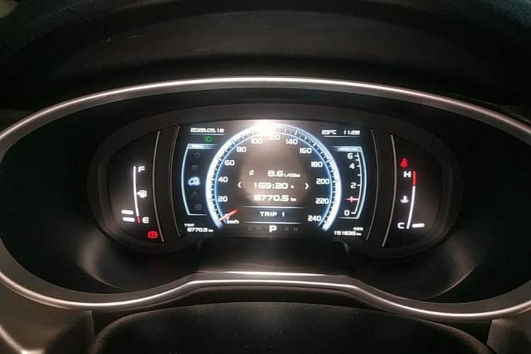 Used Geely Auto Emgrand X7 Sport 2016 1.8TD Automatic Smart Model Instrument Cluster