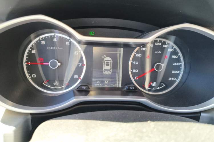 Used Geely Auto Emgrand X7 Sport 2016 2.0L Manual ZhiShang Version Instrument Cluster