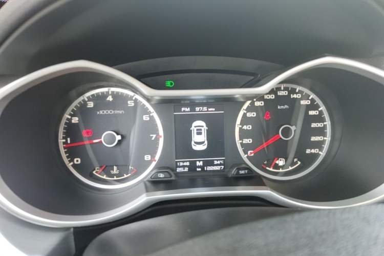 Used Geely Auto Emgrand X7 Sport 2016 2.0L Manual ZhiShang Version Instrument Cluster