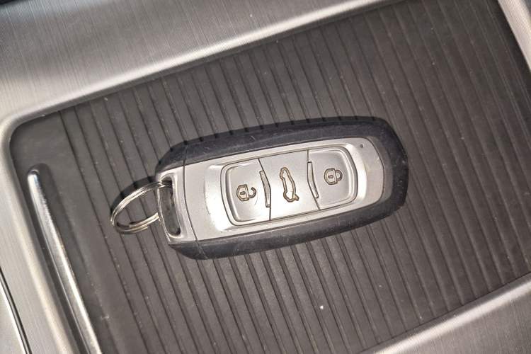 Used Geely Auto Emgrand X7 Sport 2016 2.0L Manual ZhiShang Version Interior 1