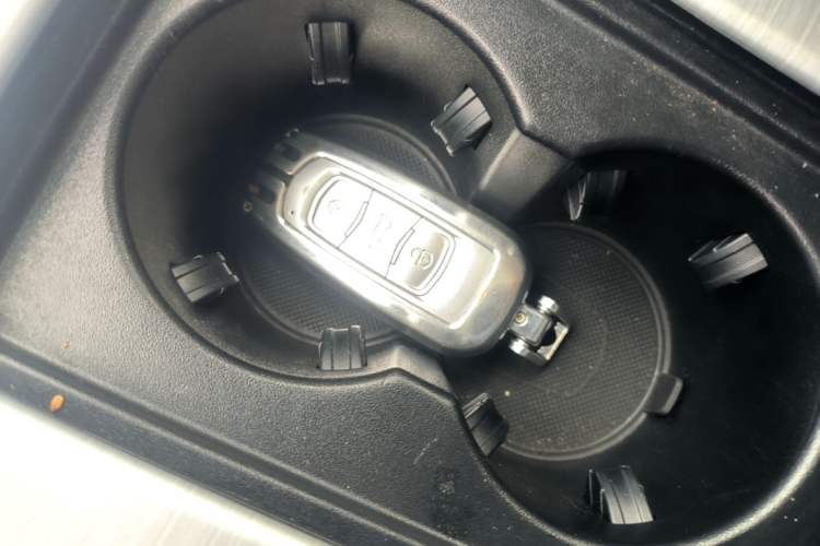 Used Geely Auto Emgrand X7 Sport 2016 1.8TD Automatic Smart Connectivity Version Interior 1
