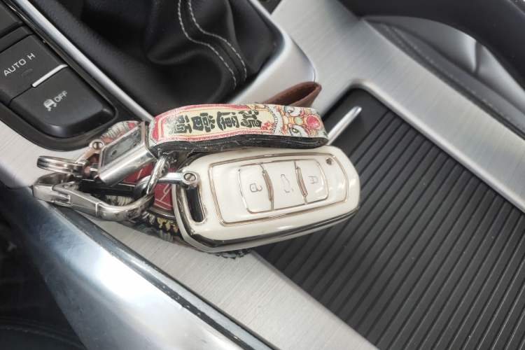 Used Geely Auto Emgrand X7 Sport 2016 2.0L Manual Smart Connect Version Interior 1