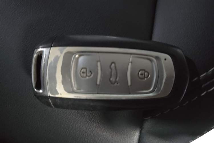 Used Geely Auto Emgrand X7 Sport 2016 2.0L Manual Smart Connect Version Interior 1